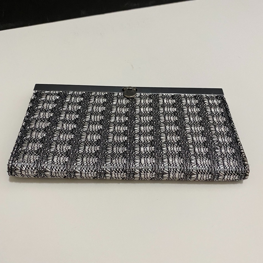 Rue21, Grayscale Wallet